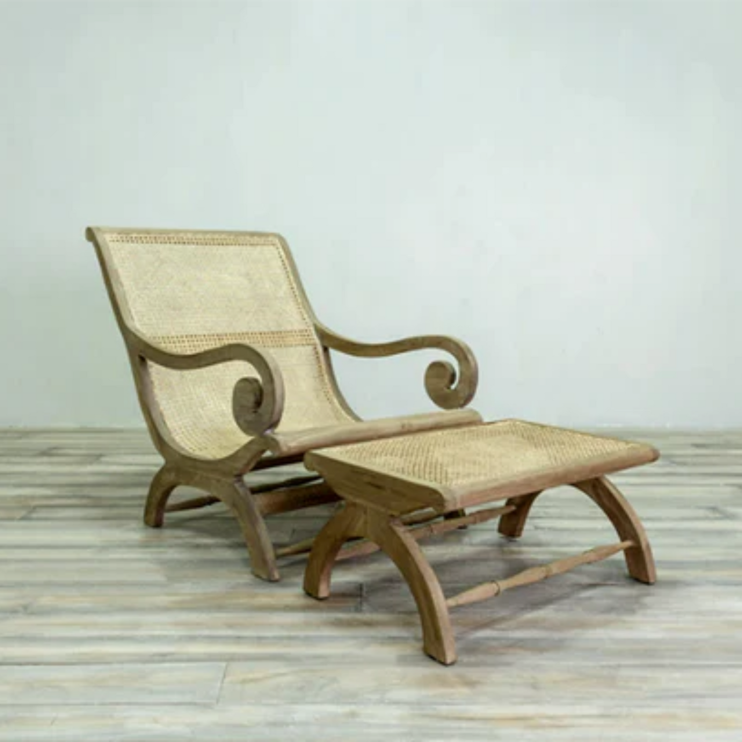 Lovina Wooden Indoor and Outdoor Lazy Chair